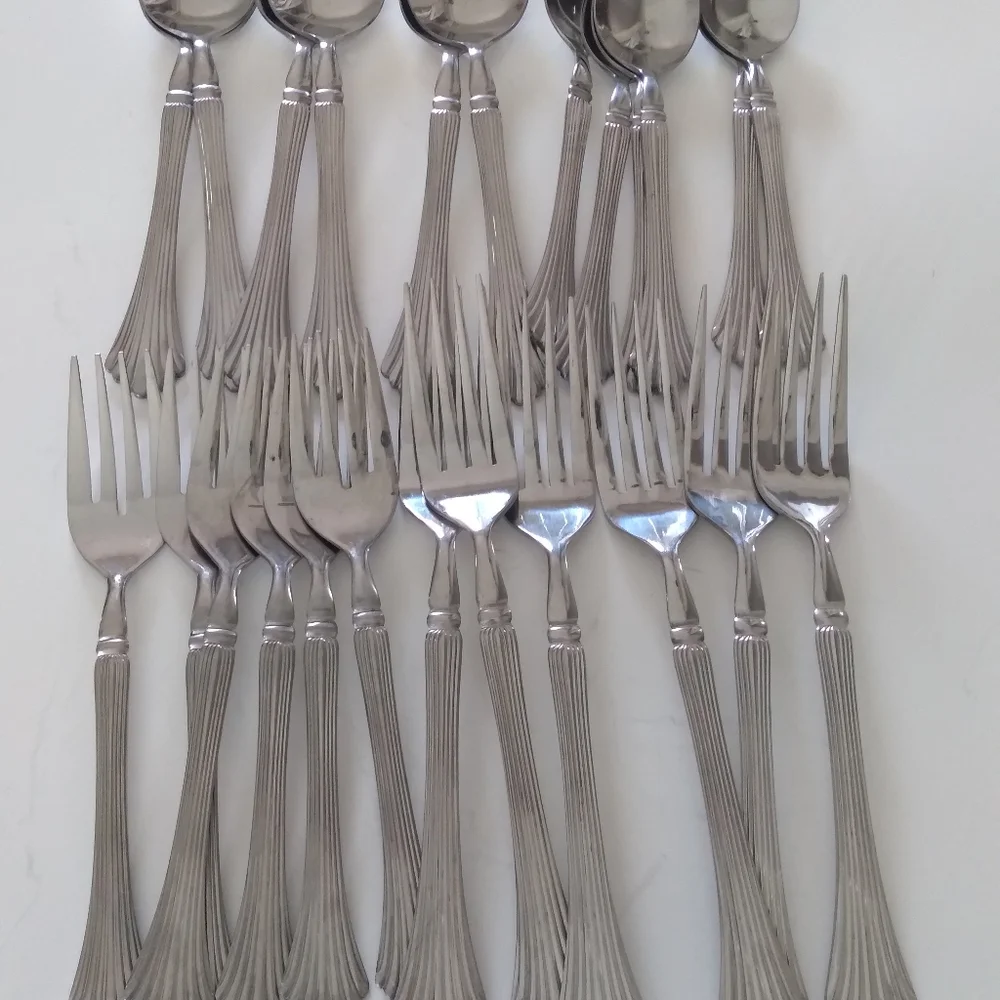Wesley Forge 32 pcs. Flatware knife Spoons, Dinner Forks